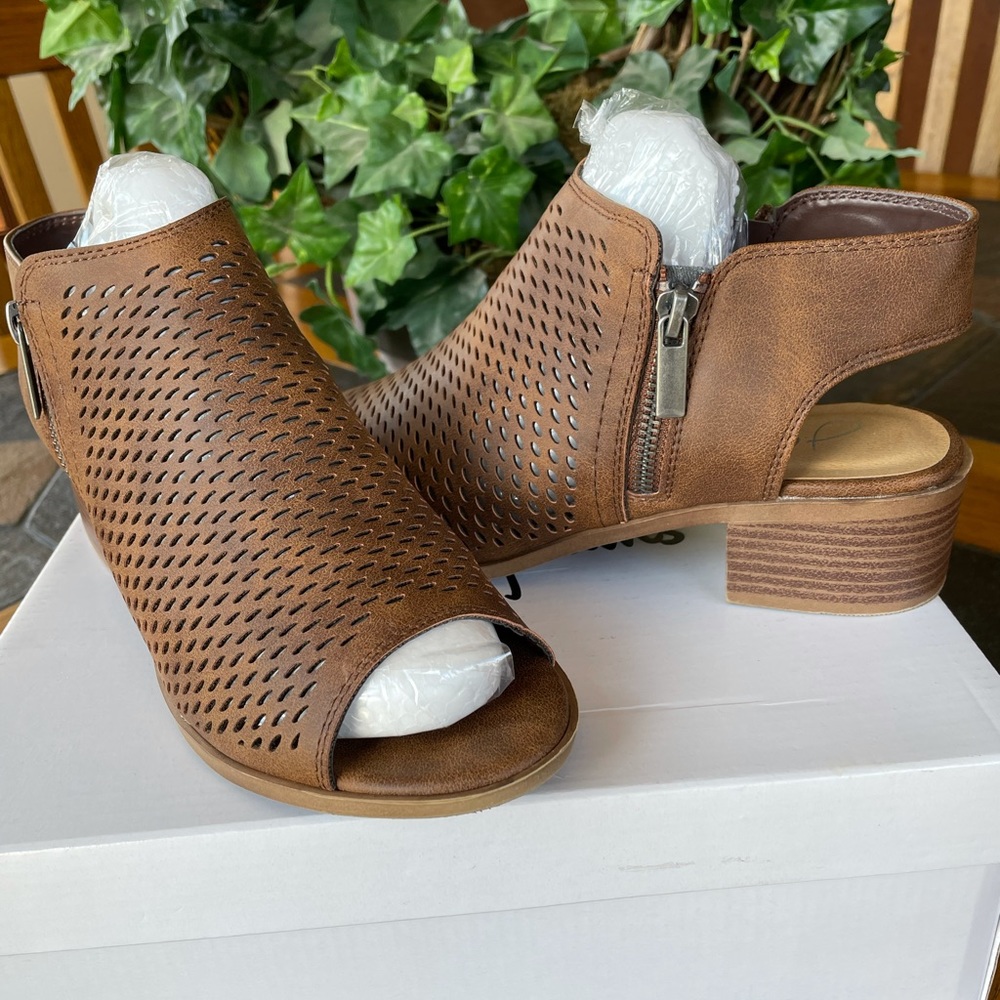Peep toe low heal sandals